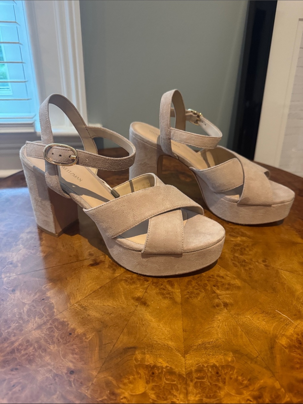 Stuart Weitzman - Picture 2 of 7
